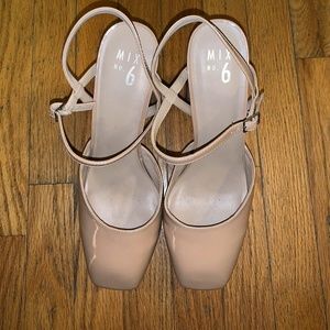 SZ 11 Mix No. 6 Nude Square Toe Stappy Pumps